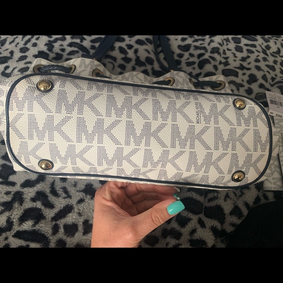 Michael Kors Large Jet Set Gathered Tote - Picture 3 of 11